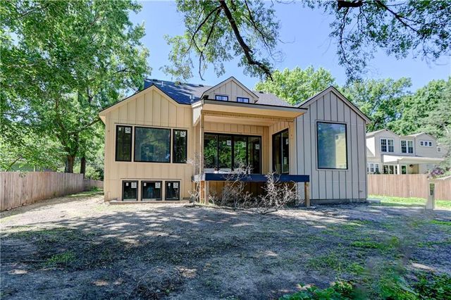 2710 W 49th Street, Westwood, KS 66205