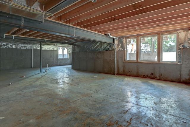 2710 W 49th Street, Westwood, KS 66205