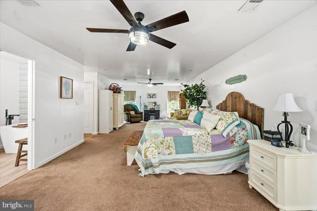 460 ROYS LN, Hedgesville, WV 25427