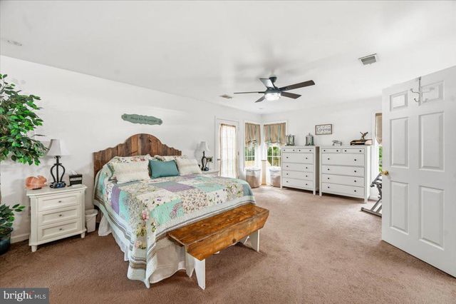 460 ROYS LN, Hedgesville, WV 25427