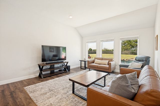 524 E Carol Street, Pilot Point, TX 76258