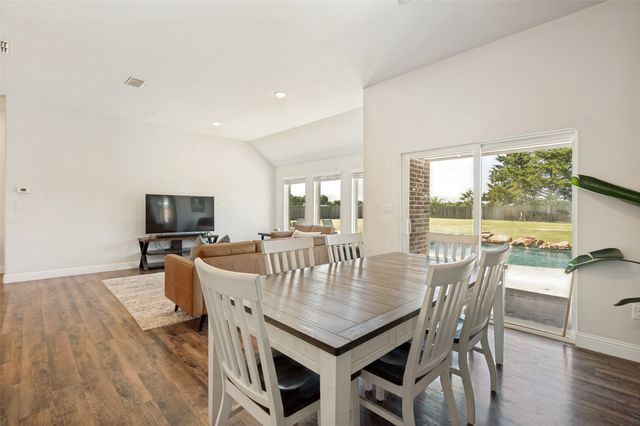 524 E Carol Street, Pilot Point, TX 76258