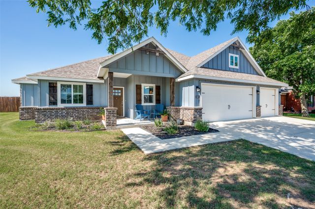 524 E Carol Street, Pilot Point, TX 76258