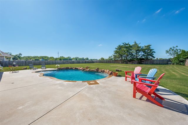 524 E Carol Street, Pilot Point, TX 76258
