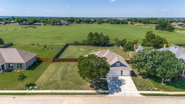 524 E Carol Street, Pilot Point, TX 76258
