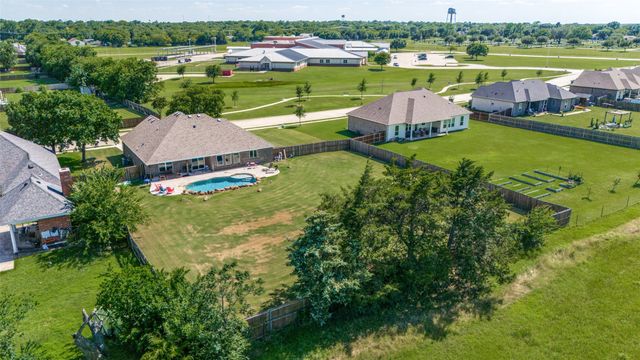 524 E Carol Street, Pilot Point, TX 76258