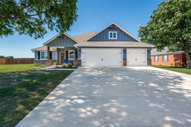 524 E Carol Street, Pilot Point, TX 76258