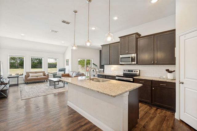 524 E Carol Street, Pilot Point, TX 76258
