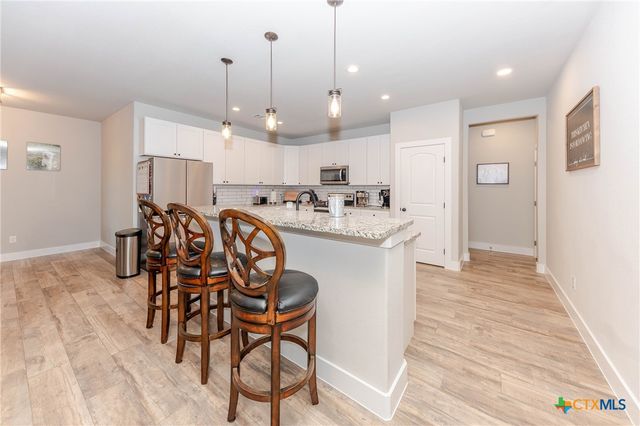 111 Tree Top Lane, Smithville, TX 78957