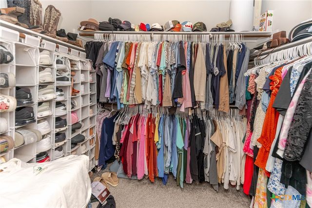 111 Tree Top Lane, Smithville, TX 78957