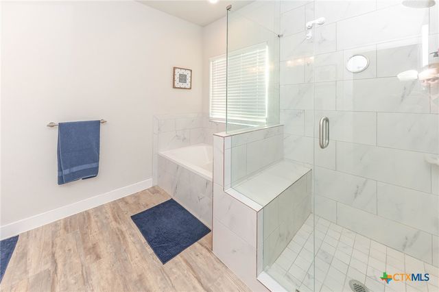 111 Tree Top Lane, Smithville, TX 78957