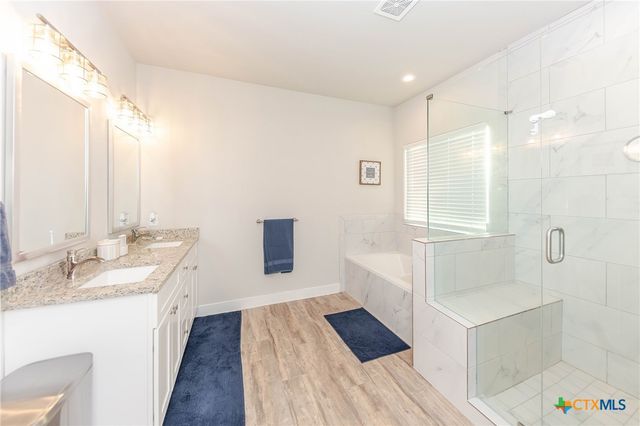 111 Tree Top Lane, Smithville, TX 78957