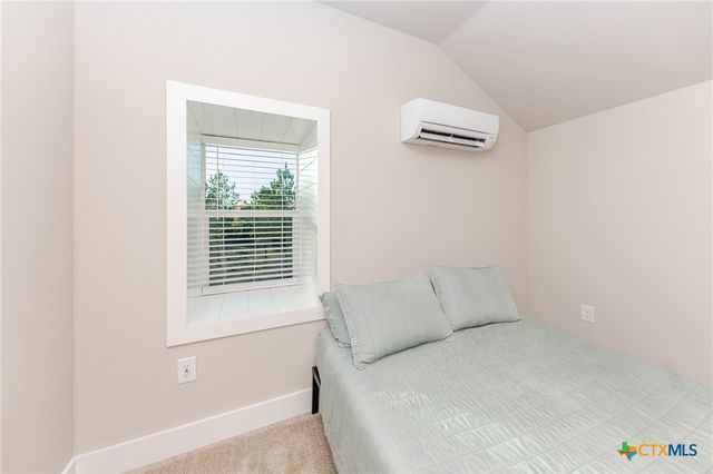 111 Tree Top Lane, Smithville, TX 78957