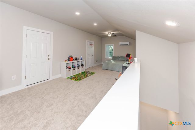 111 Tree Top Lane, Smithville, TX 78957