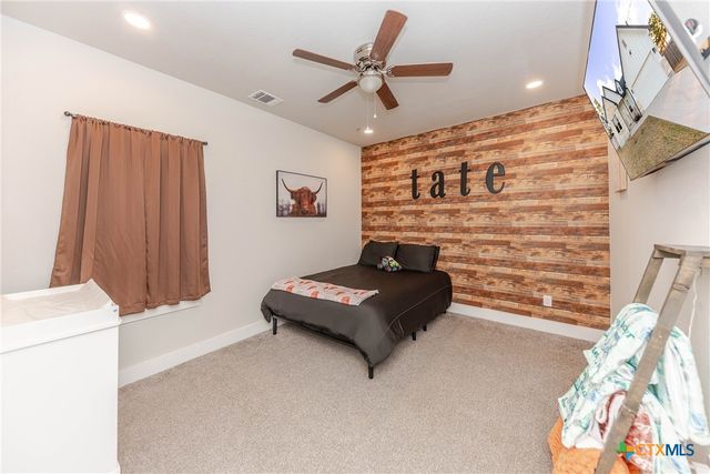 111 Tree Top Lane, Smithville, TX 78957