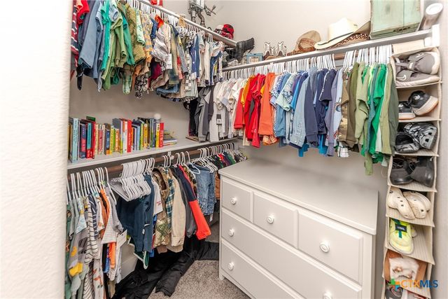 111 Tree Top Lane, Smithville, TX 78957