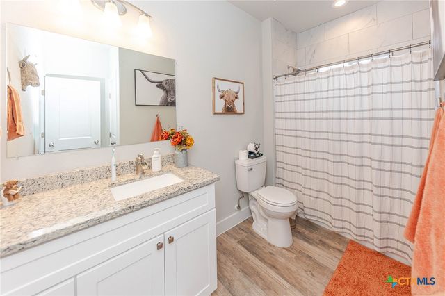 111 Tree Top Lane, Smithville, TX 78957