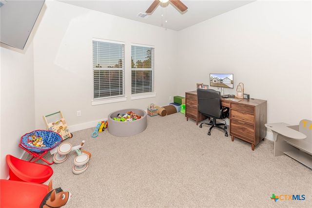 111 Tree Top Lane, Smithville, TX 78957