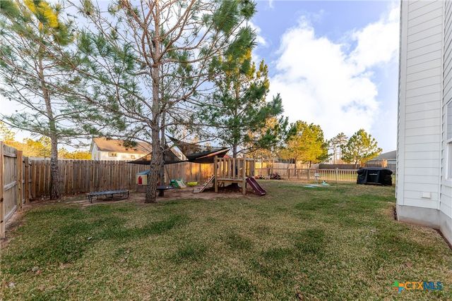 111 Tree Top Lane, Smithville, TX 78957