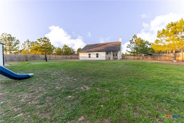 111 Tree Top Lane, Smithville, TX 78957
