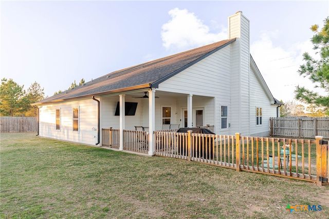 111 Tree Top Lane, Smithville, TX 78957