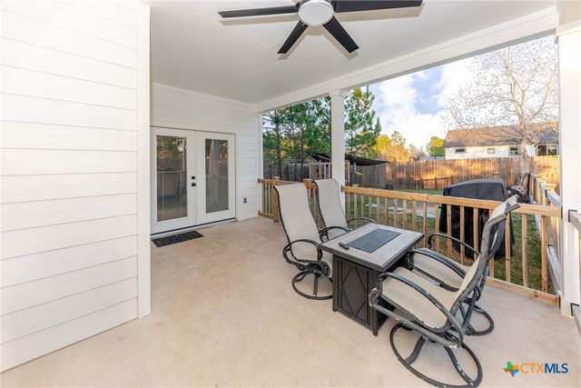 111 Tree Top Lane, Smithville, TX 78957