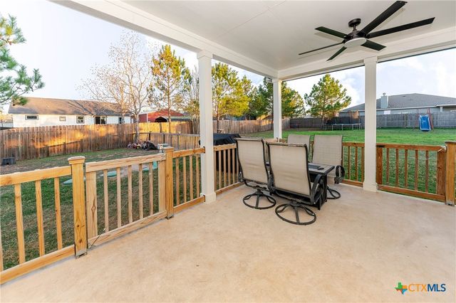 111 Tree Top Lane, Smithville, TX 78957