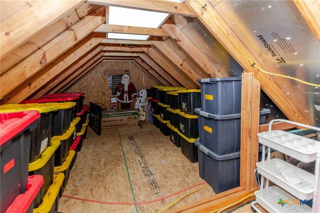 111 Tree Top Lane, Smithville, TX 78957