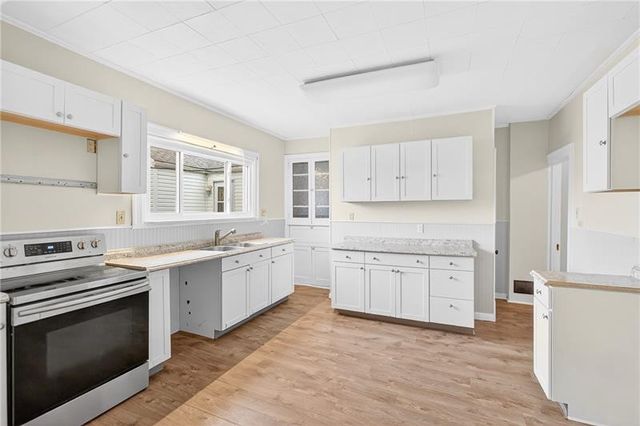 105 Center Ave, Mt Pleasant Boro, PA 15666