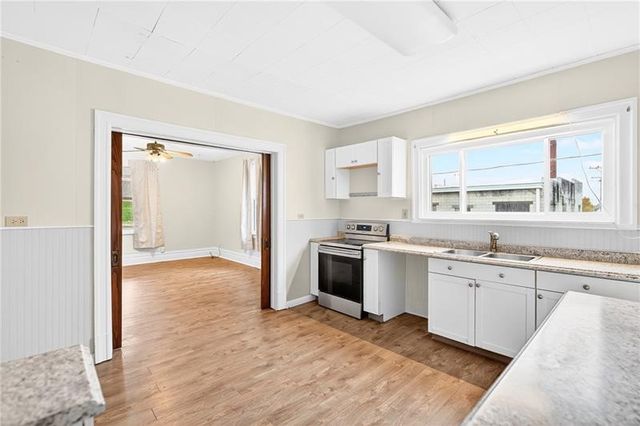 105 Center Ave, Mt Pleasant Boro, PA 15666