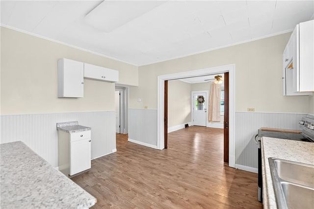 105 Center Ave, Mt Pleasant Boro, PA 15666