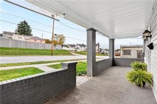 105 Center Ave, Mt Pleasant Boro, PA 15666