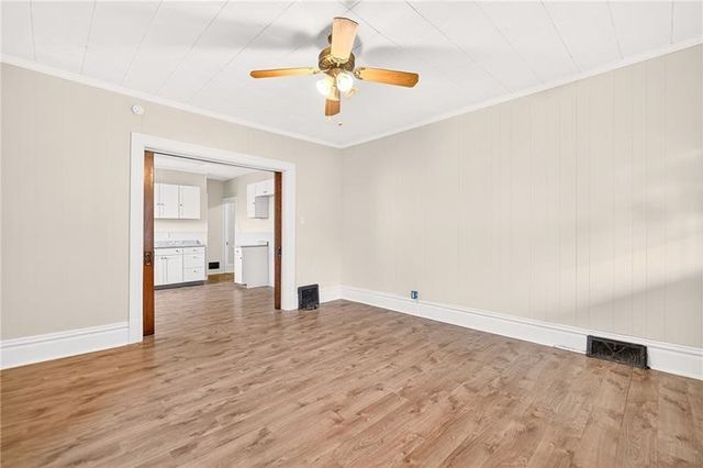 105 Center Ave, Mt Pleasant Boro, PA 15666