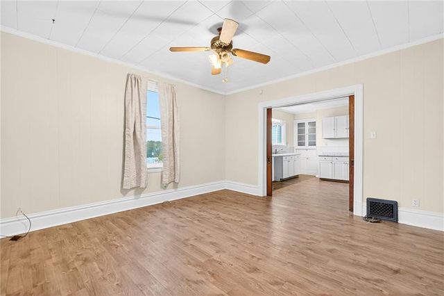 105 Center Ave, Mt Pleasant Boro, PA 15666