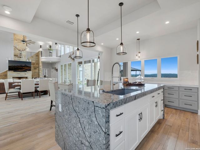 298 Table Rock, Helotes, TX 78023