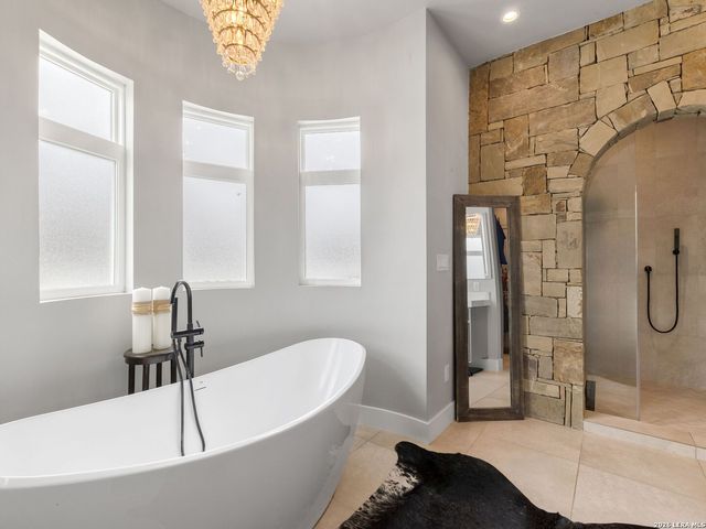 298 Table Rock, Helotes, TX 78023