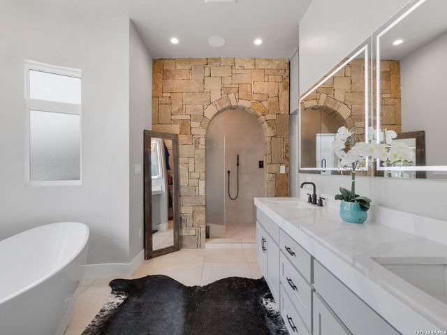 298 Table Rock, Helotes, TX 78023