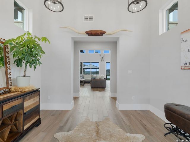 298 Table Rock, Helotes, TX 78023