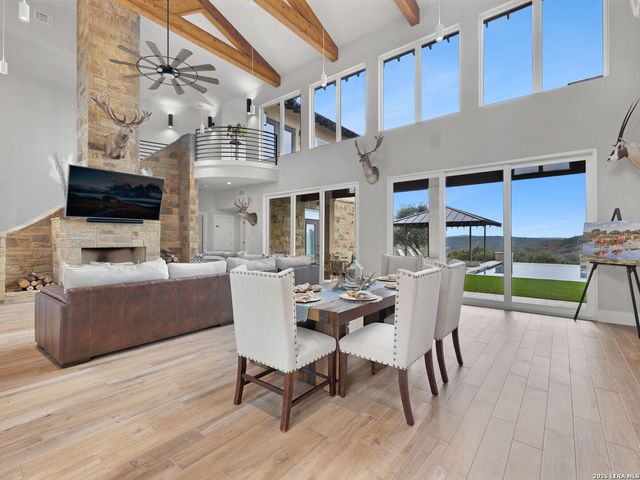 298 Table Rock, Helotes, TX 78023