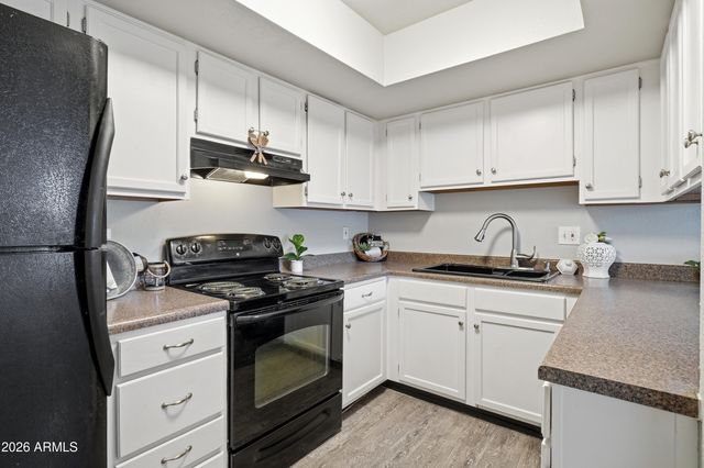 1342 W EMERALD Avenue 250, Mesa, AZ 85202