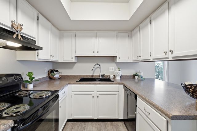 1342 W EMERALD Avenue 250, Mesa, AZ 85202