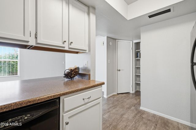 1342 W EMERALD Avenue 250, Mesa, AZ 85202