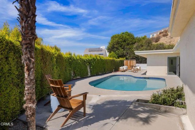 1919 Deermont Road, Glendale, CA 91207