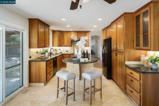 30 Hodur Ct, Pleasant Hill, CA 94523