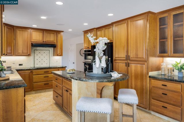 30 Hodur Ct, Pleasant Hill, CA 94523