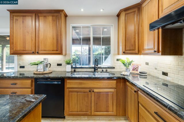 30 Hodur Ct, Pleasant Hill, CA 94523