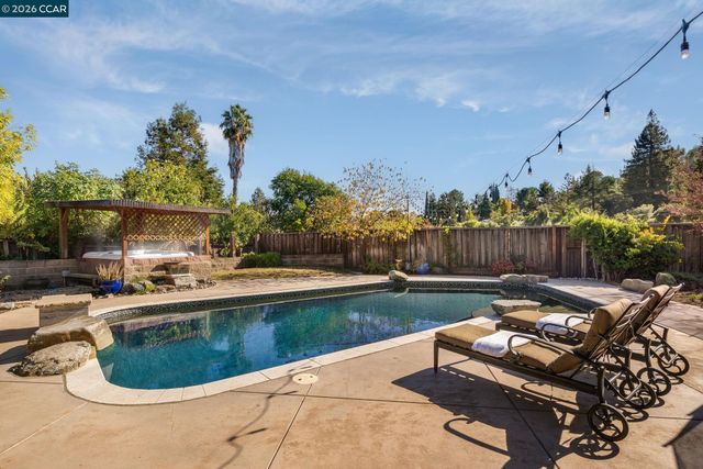 30 Hodur Ct, Pleasant Hill, CA 94523