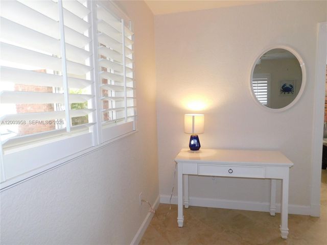 108 NE 30th St, Wilton Manors, FL 33334