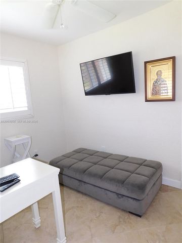 108 NE 30th St, Wilton Manors, FL 33334