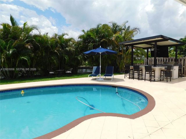 108 NE 30th St, Wilton Manors, FL 33334